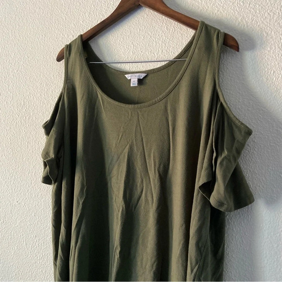 Green Cold Shoulder Short Sleeve Hi-Lo Top 2X Boutique - Picture 2 of 7